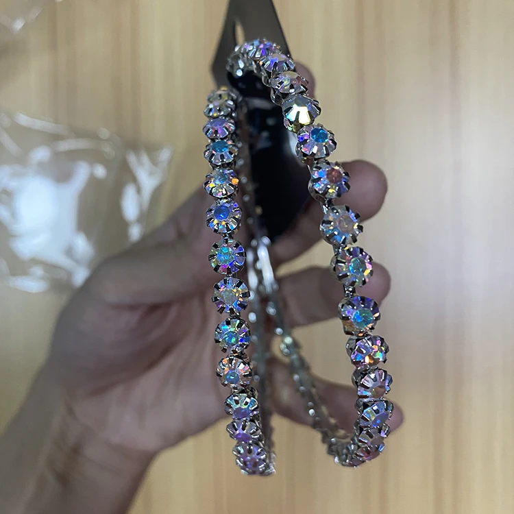 

New fashion earrings women wholesale exquisite love simple super flash diamond heart-shaped temperament earrings, Picture shows