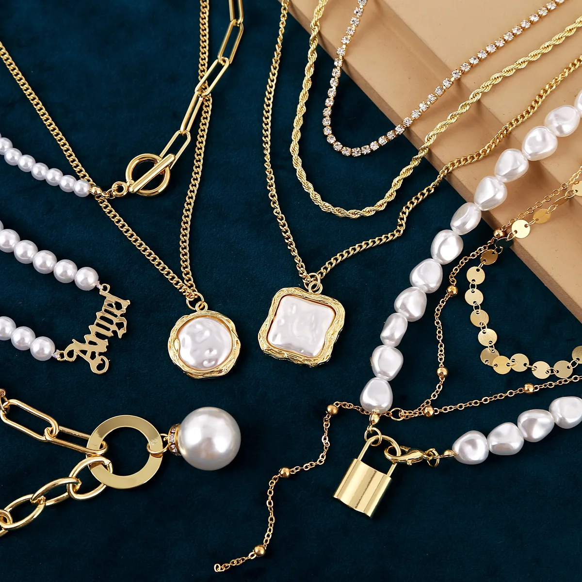 

New product hot sale accessories necklace imitation natural shaped pearl pendant retro pearl necklace women