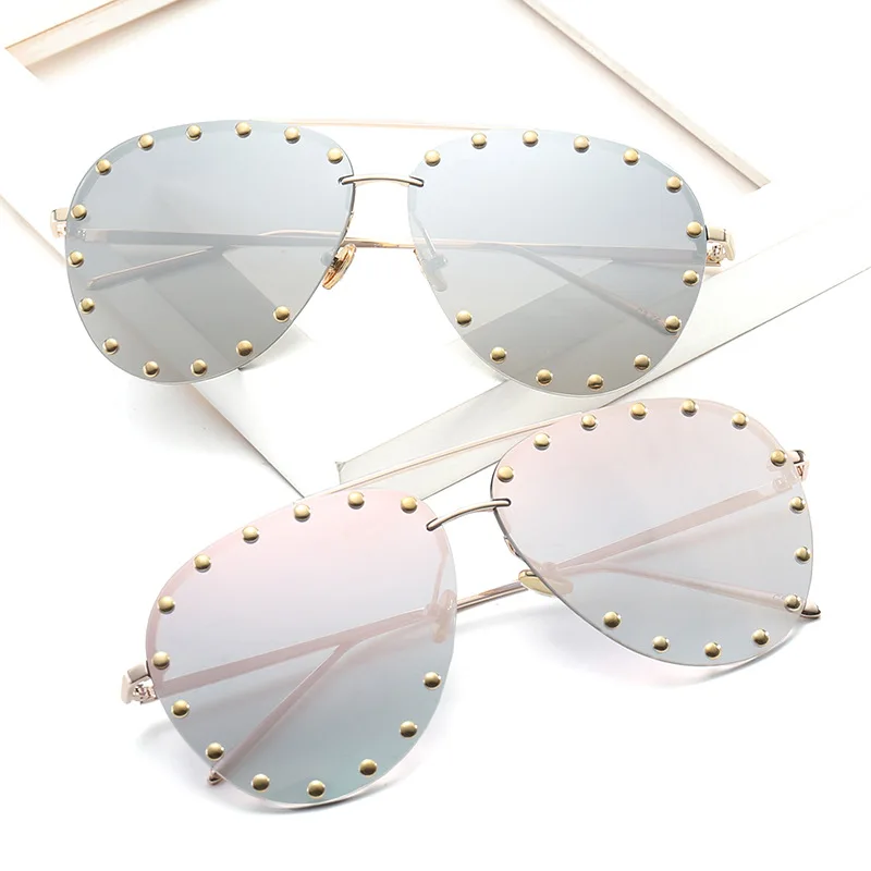 

2021 new European and American avant garde rice nail sunglasses fashion punk sun glasses for men and women, 5 colors