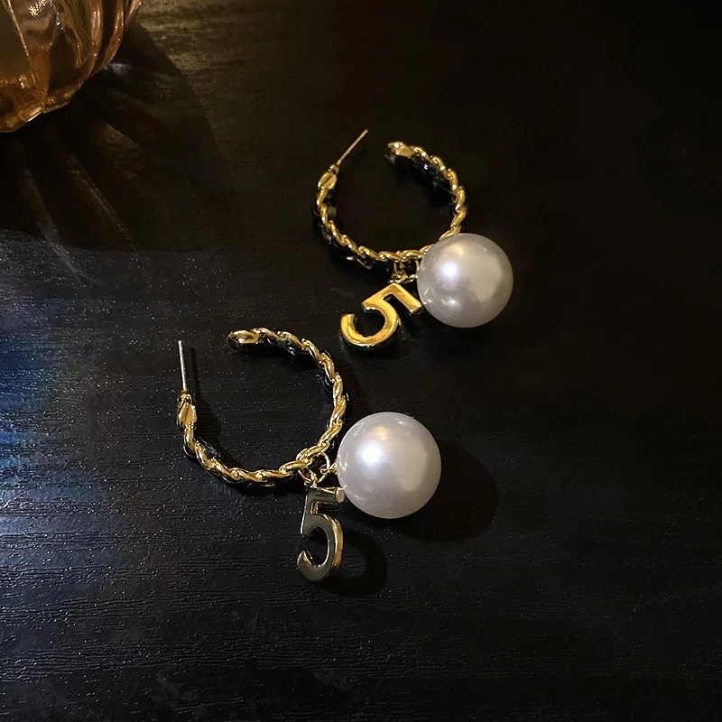 

Fashion Simulated pearl Drop Earrings New Gold Geometric Letter C Metal Wedding Dangle Earrings For Women Jewelry, Picture shows