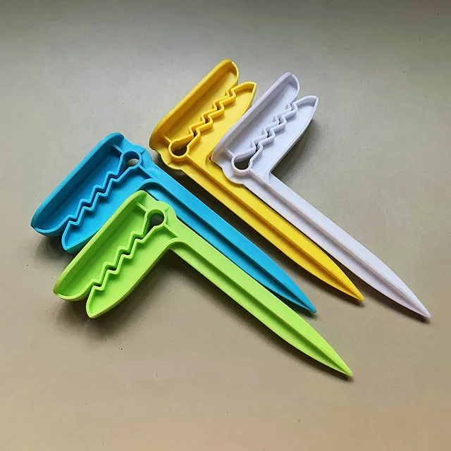 

4 Summer Peg Clips Towel Fastener Pegs