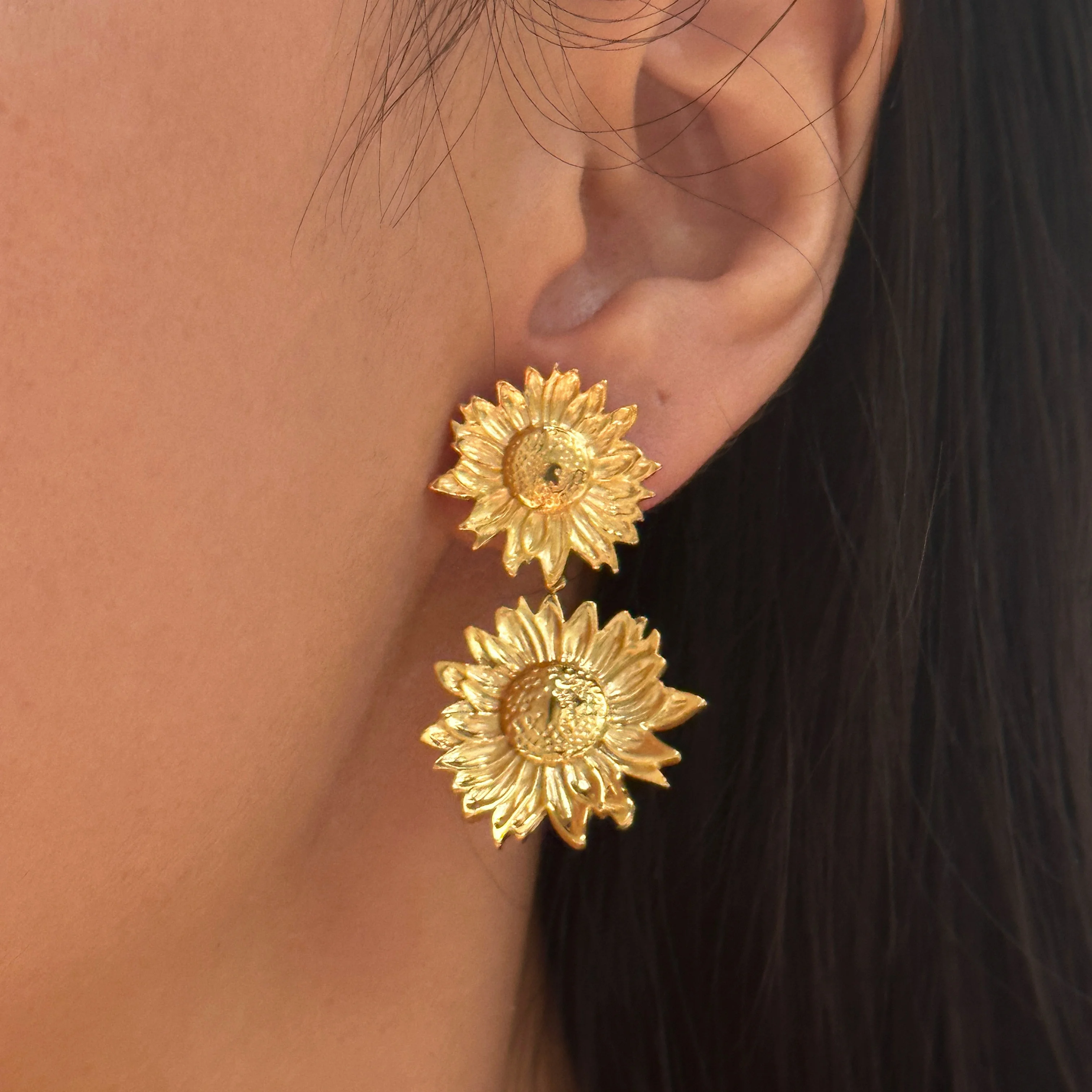 

Dazan HOT 18k Gold Plated Unique Hypoallergenic Stainless Steel Daisy Indian Designer Dainty BIG Flower Earrings Women