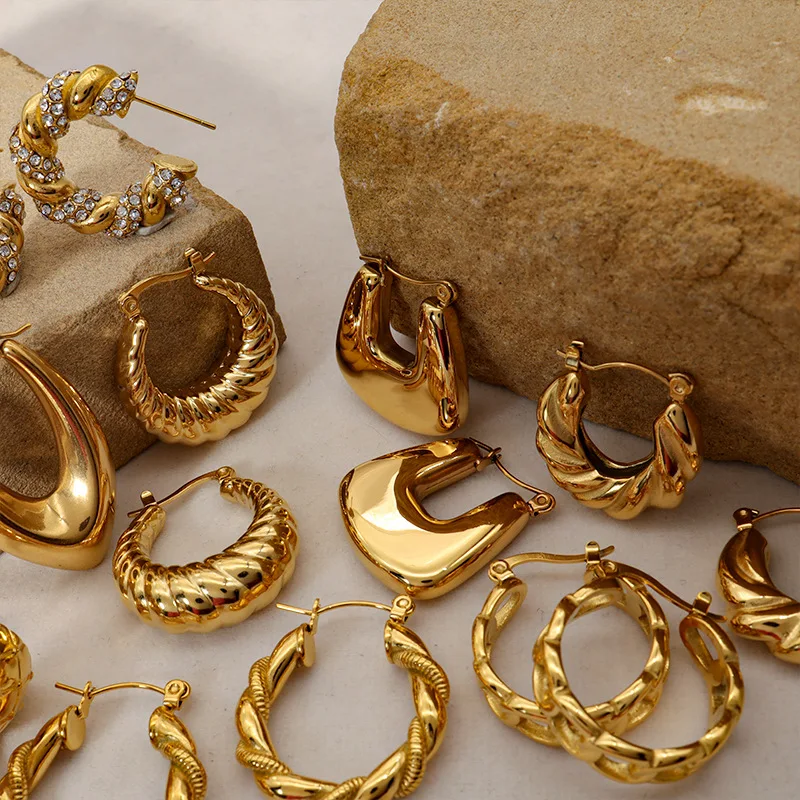 

Fashion Retro Geometric Stainless Steel Golden Pattern Horns C-shaped Hoop Earrings Wholesale
