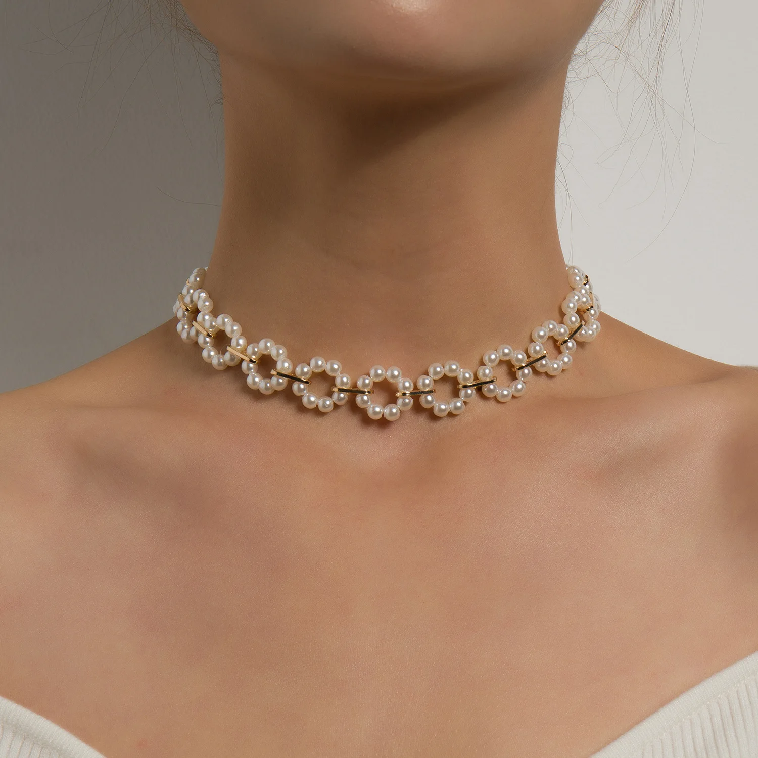 

Bohemian Style Flower Shape Pearl Choker Necklace For Women Jewelry