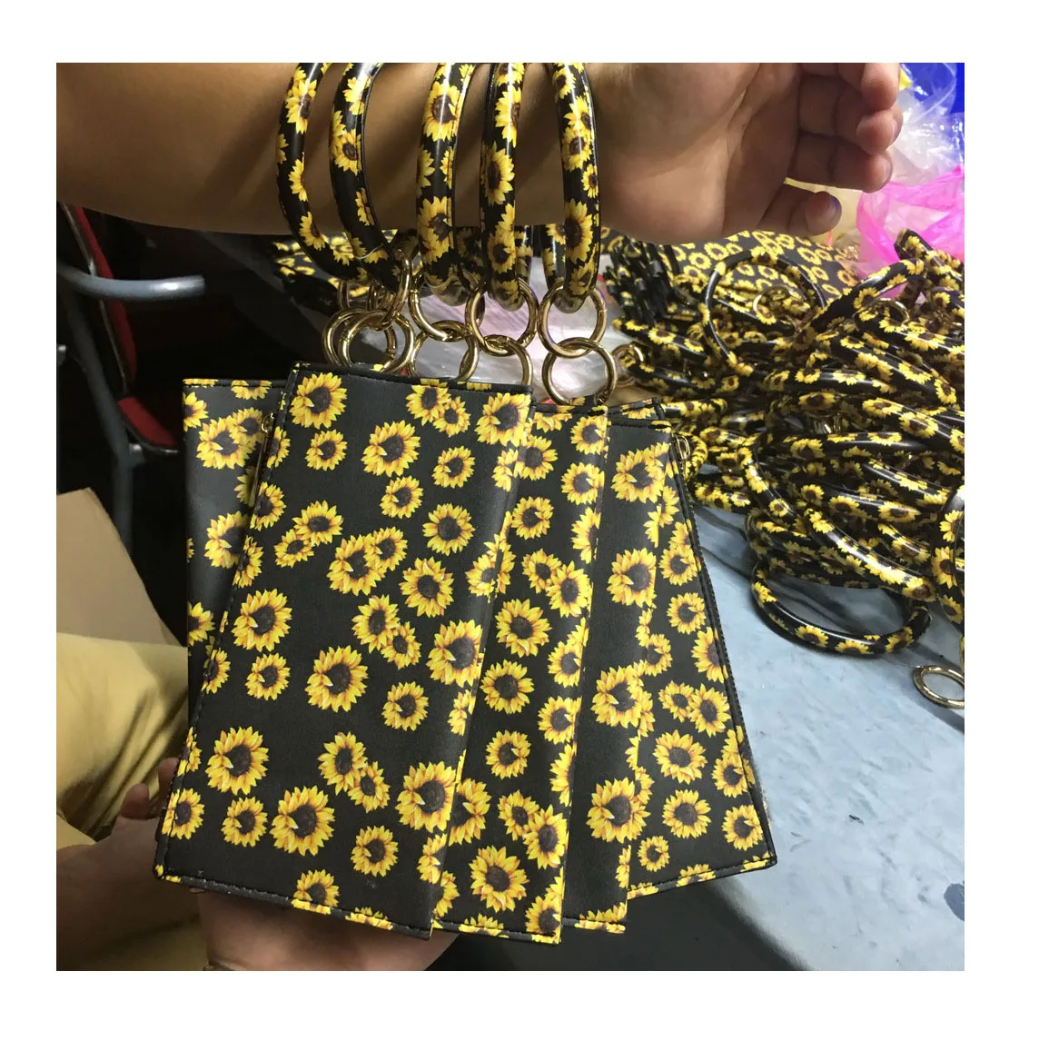 

Wholesale Customized Personalized Key Chains Sunflower Pattern Printed Bangle Keychain Wallet