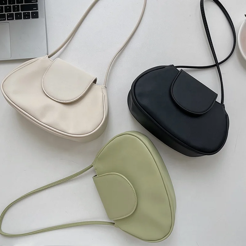 

Korean version of the new lady's leather handbag fashion joker temperament hand carried bag flip shoulder bag oval small bags
