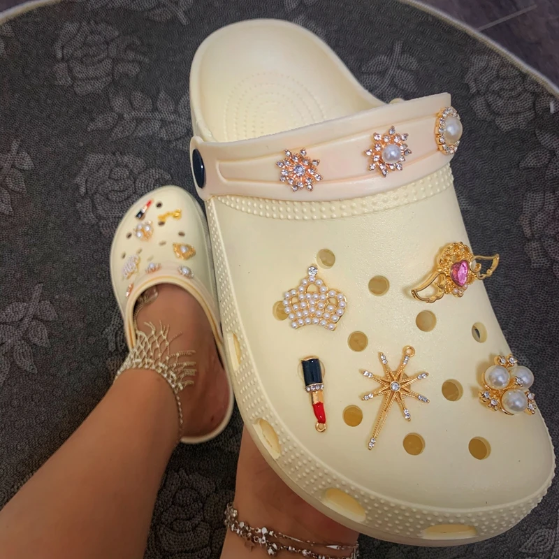 

Promotional products breathable and non-slip fashion hole flat sandals