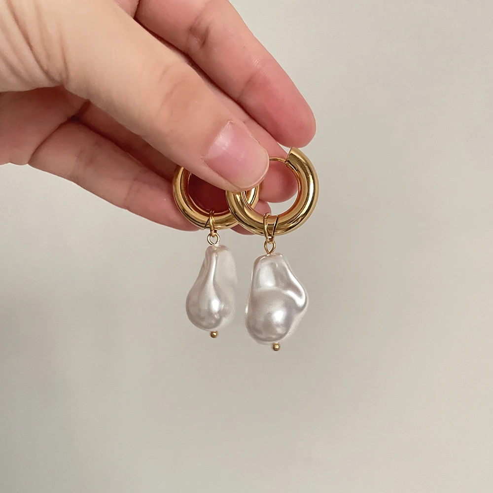 

Thick Irregular Baroque Pearl Chunky Hoop Earrings 18K Gold Plated Stainless Steel Earrings for Women Vintage Elegant Jewelry