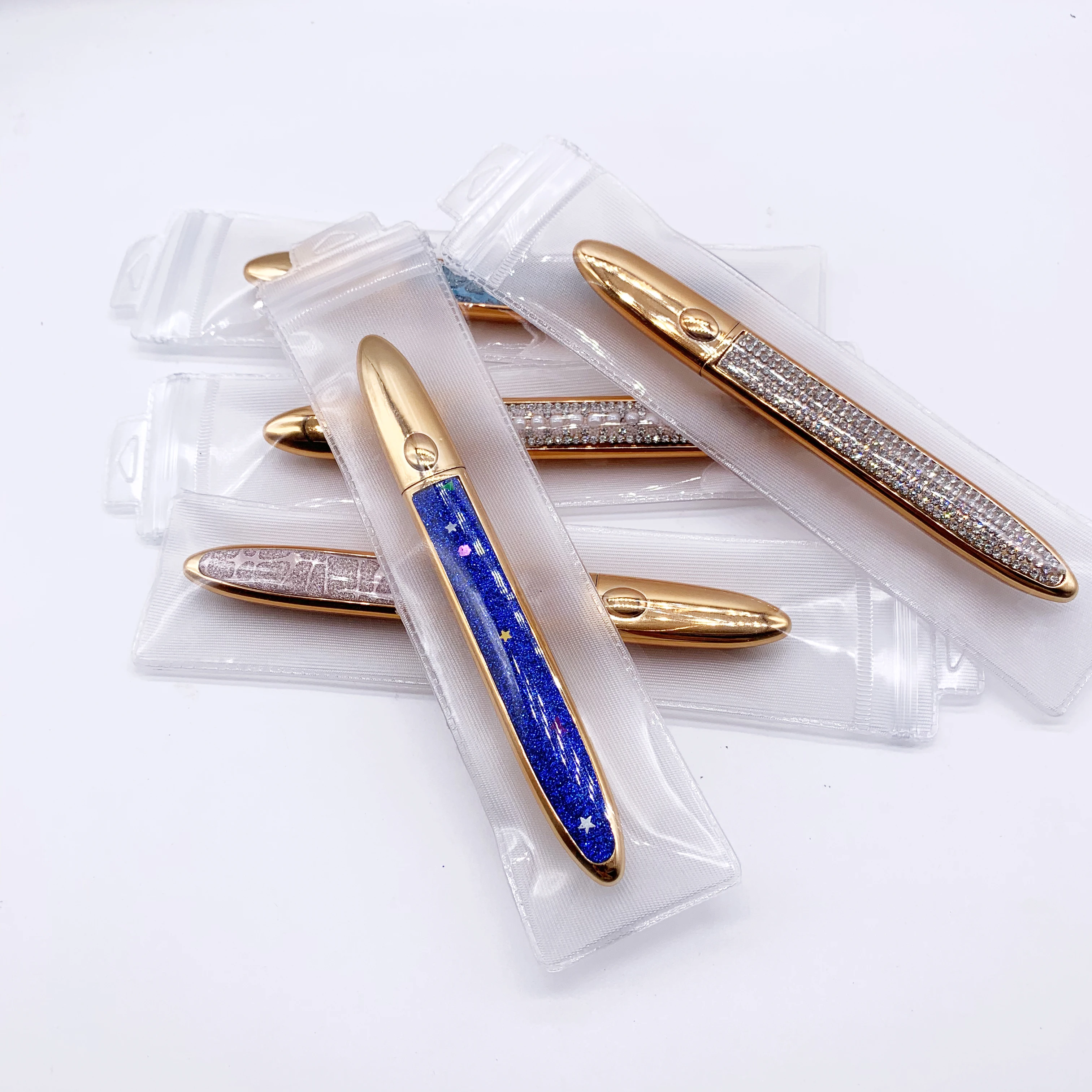 

Gold Color Lash Eyeliner Eyelash Adhesive Eyeliner Pen Quick Dry Long Lasting Waterproof Natural Adhesive Pen, Mixed colors