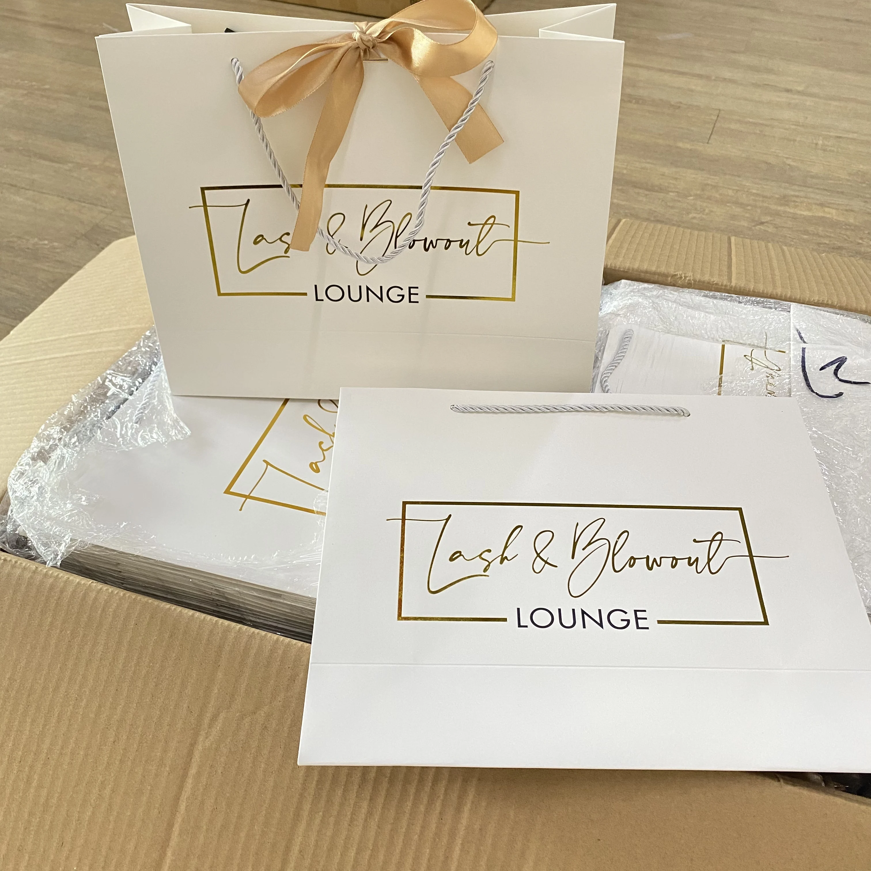 Customized Classic Art Paper Bags for Clothing Fashion Accessories Ribbon Logo Business Personal Gift for Shoes Socks Fur