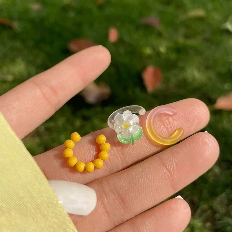 

2021 Cute Spring Summer Candy Color Transparent Resin Acrylic Ear Cuff For Women Flower Geometric Beaded Ear Bone Earrings