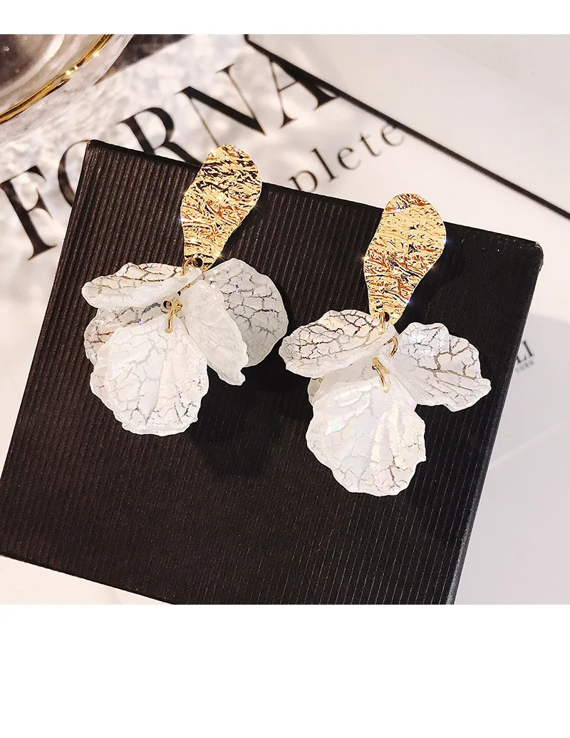 

ADELANTE Modern White Shell Flower Petal Drop Earrings For Women New Fashion Party Beach Jewelry Decor