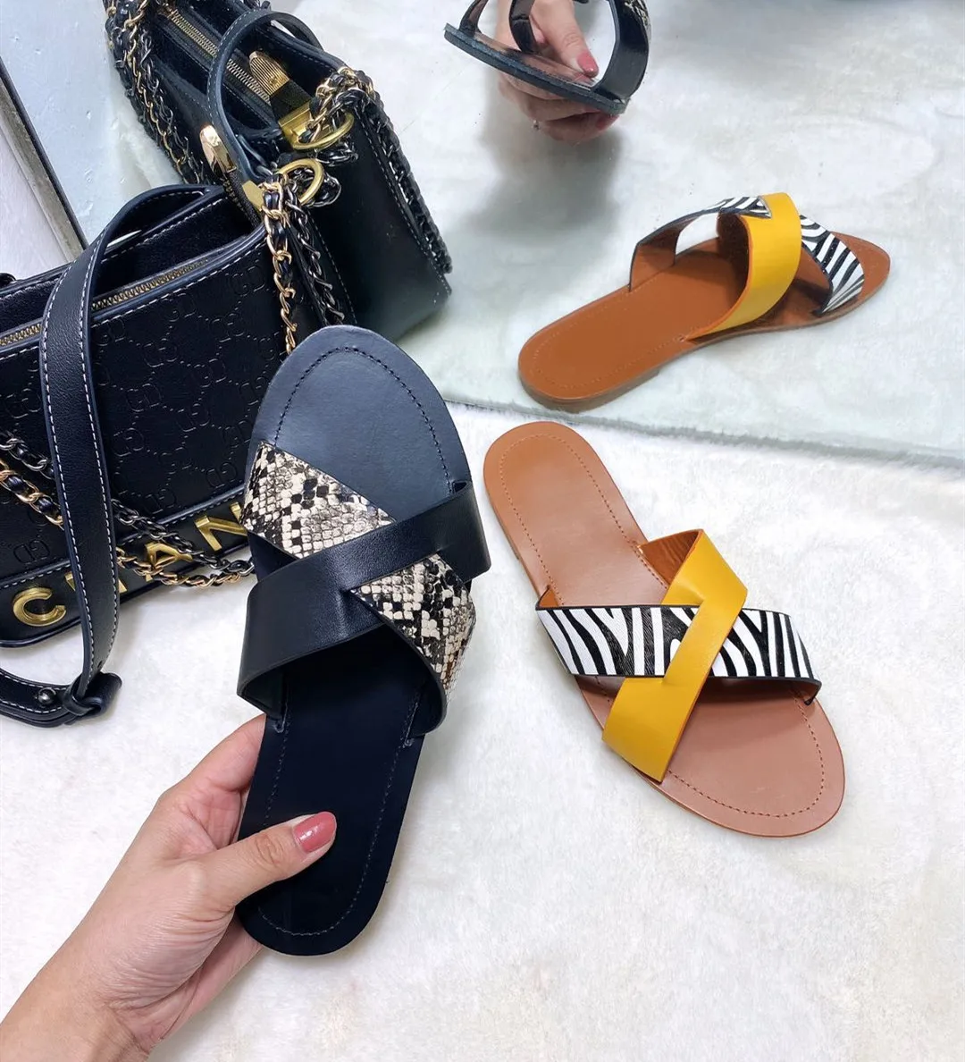 

New arrivals 2020 Summer Beach women shoes Cute Fashion Design flat sandals for women and ladies, Yellow ,black ,brown