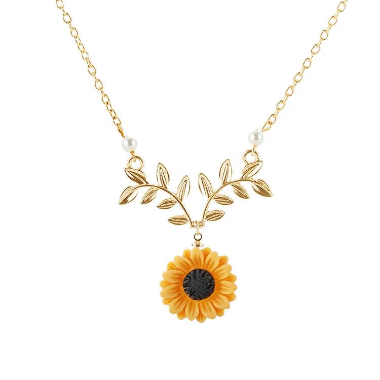 

2021 Delicate Alloy Resin Pearl Plastic Sunflower Pendant Necklace Sweater Chain Necklace Clothes Accessories