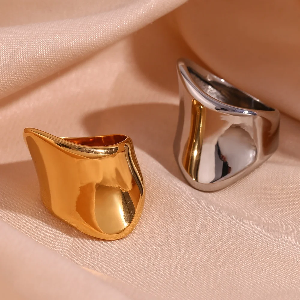 Tarnish Free Jewelry Glossy Gold Plated Signet Ring Water Proof Stainless Steel Rings Women Jewelry