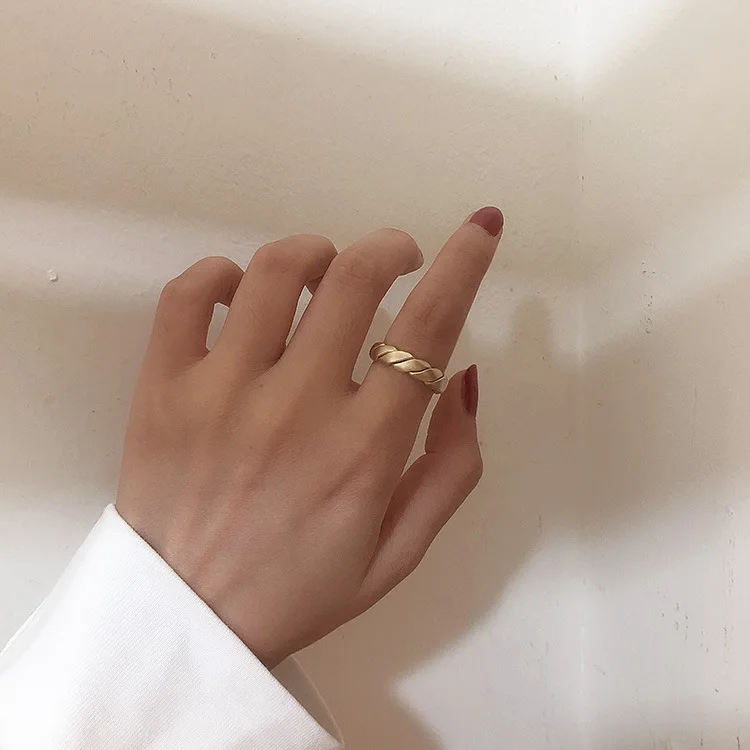

Chic Simple 18K Gold Plated Twisted Rope Band Rings For Ladies Accessories