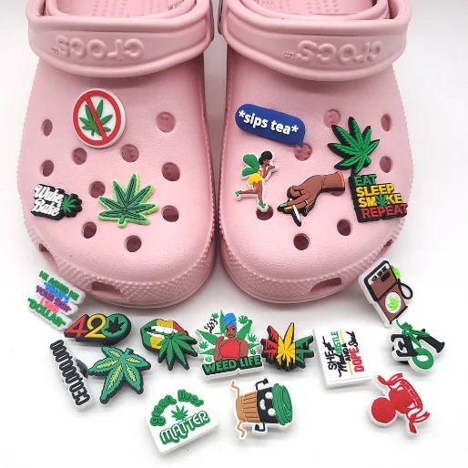 

Hot Sale Men Ladies Soft Rubber PVC Flat Shoes Bows And Buckles Plastic Shoe Lace Clips On Shoe Decorations
