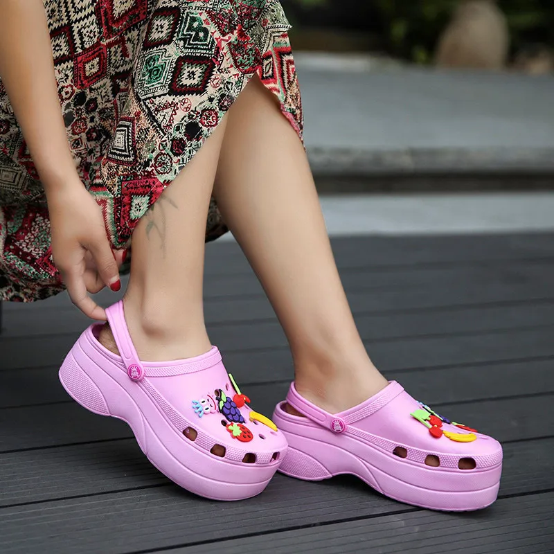 

Summer Women Croc Clogs Platform Garden Sandals Cartoon Fruit Slippers Slip On For Girl Beach Shoes Fashion Slides Outdoor, Different colors and support to customized