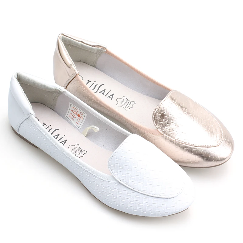 

The women cheap fancy texture pu upper pig leather insole slip on round toe flat shoes, White/pink