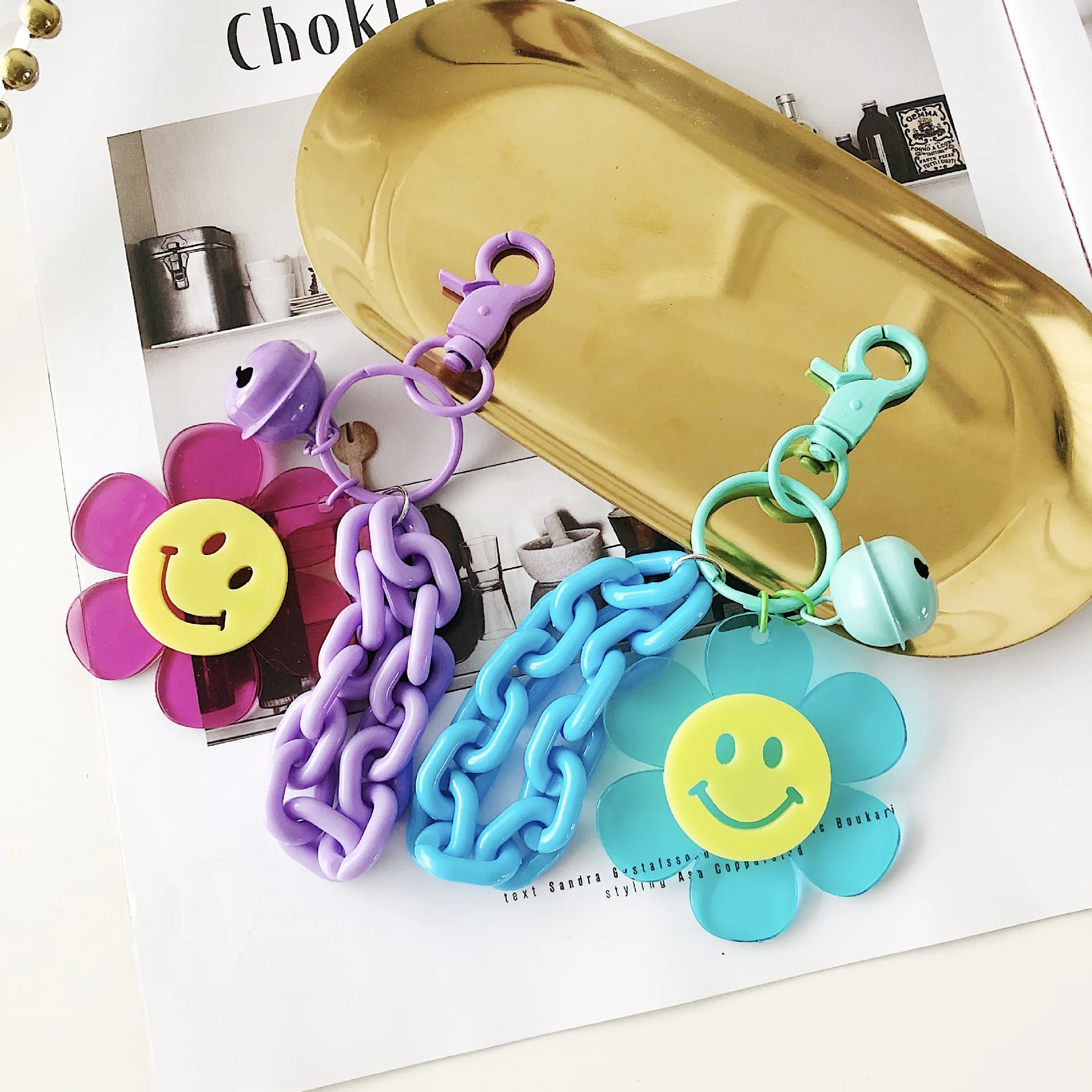 

YiYi Wholesales Cute Sunflower Smiley Face Keychains Candy Bag Souvenir Gift Jeans Acrylic Keychain