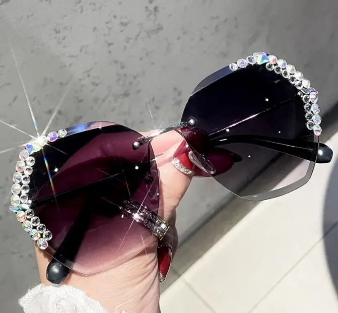 

Women Frameless Sun Glasses Diamonds Rhinestone Polarized Men Women Bling Sunglasses 2021
