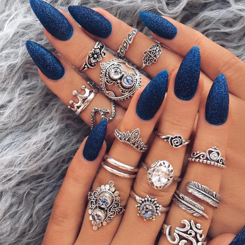 

Artilady 16Pcs/Set Vintage Boho Silver Stone Crown Hollow Punk Finger Rings Set For Women Wedding Jewelry