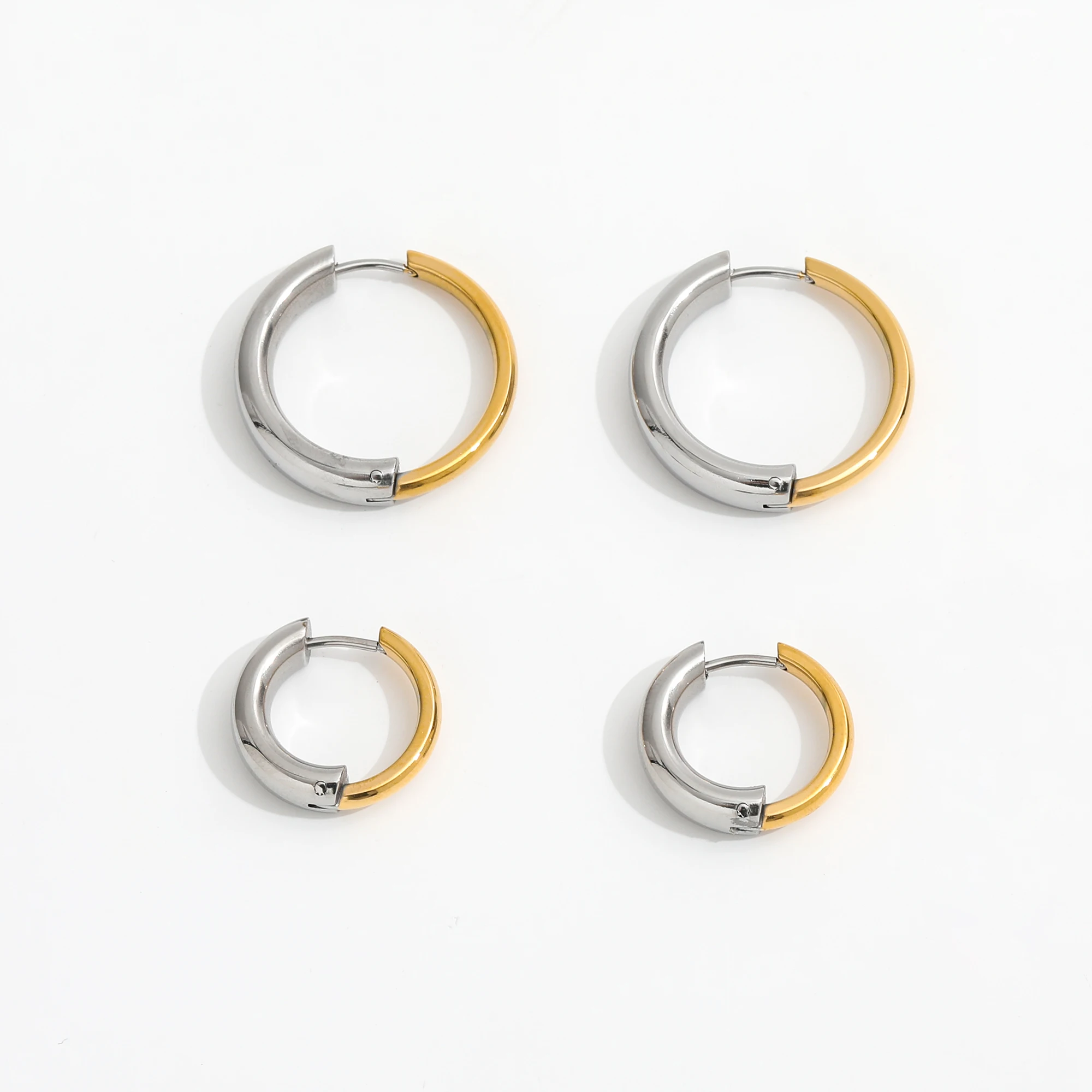 

Trendy Earring 18K Gold Plated Two-tone Simple Huggie Hoop Earrings Stainless Steel Jewelry Wholesale
