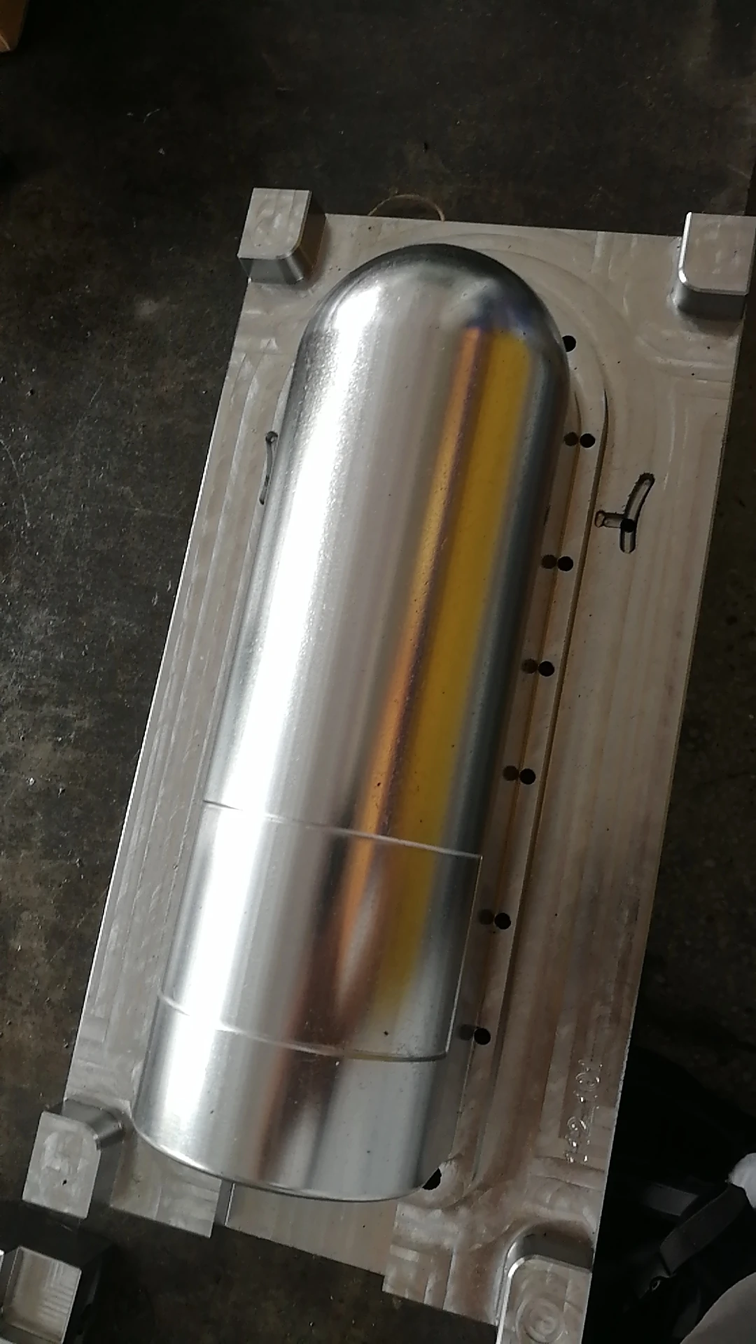 The outer cover mold photo.jpg