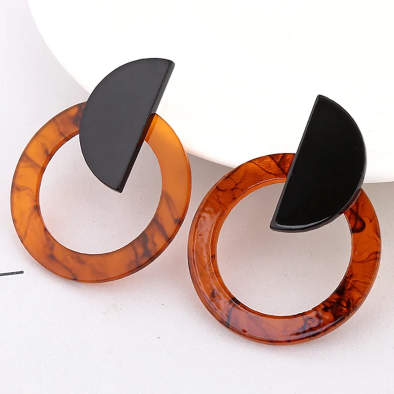 

Amber Moon Shaped Acrylic Half Round Stud Earrings Hollow Geometric Leopard Acrylic Round Circle Drop Earrings