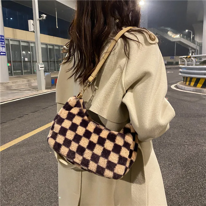 

GEERDENG INS New Fashion Winter Plaid Faux Fur Hobo Hand Bag Girls Plush Furry Tote Ladies Underarm Shoulder Handbags for Women, As picture