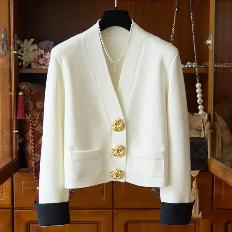Boutique Wholesale 2026 Autumn Temperament Black and White Contrasting V-neck Knitted Cardigan Women's Coats