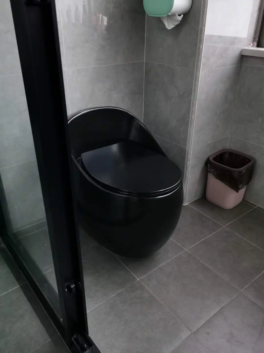 2020 brand new egg-shape black toielt wc one-piece siphonic hotel toilet commode