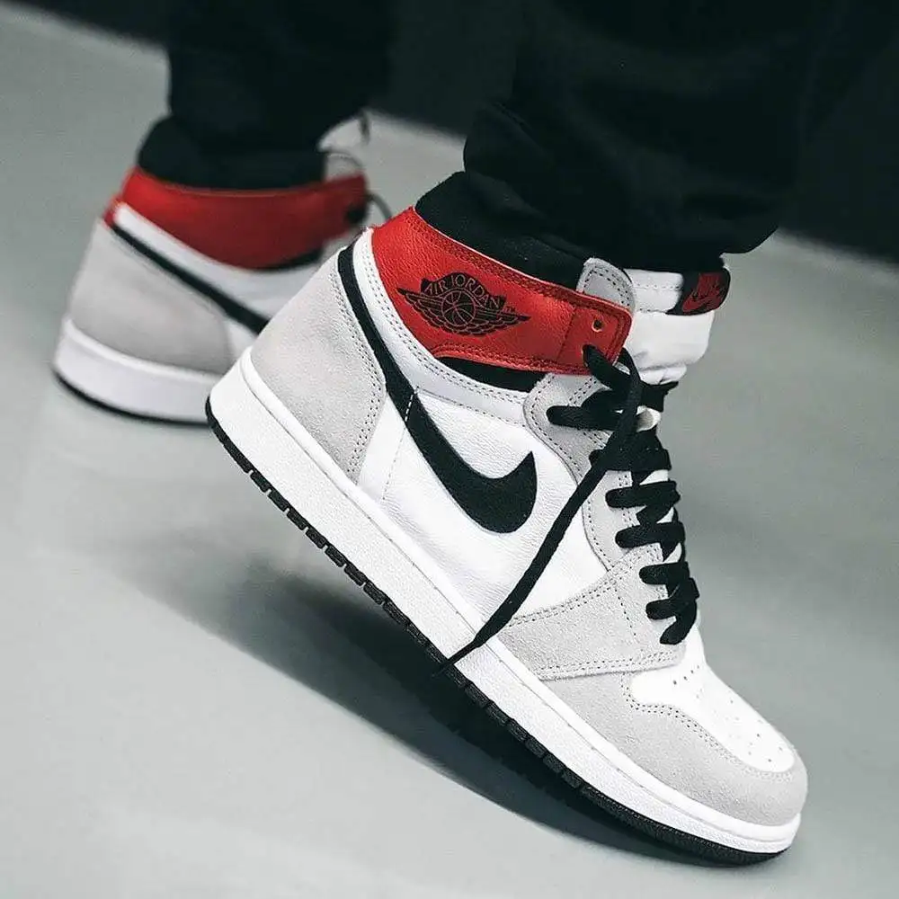 

2021 top quality men's casual Jordan 1 basketball designer shoes Air Jordan 1 Light Smoke Grey sneakers AJ 1 Nike shoes