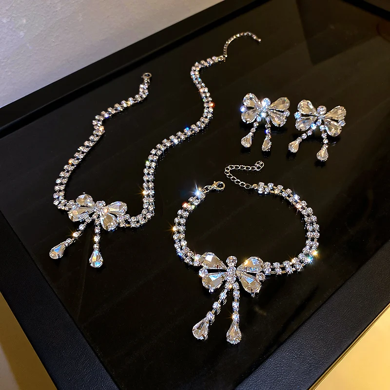 

fashion trendy elegant bowknot crystal necklace choker