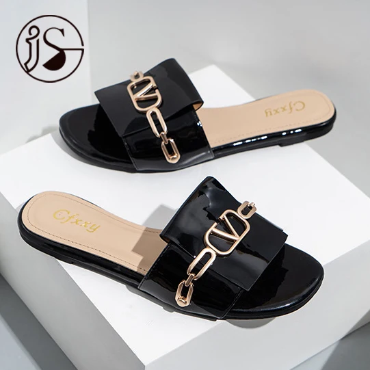 

The latest fashion slippers Amazon hot women's slippers Fashion trends Flat metal button women's slippers Hot selling slides, Picture