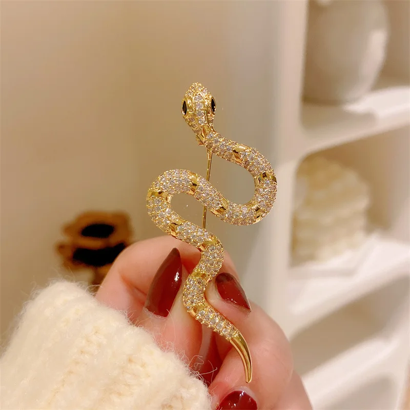 

New Full Diamond Corsage Women Luxury Zircon Suit Pin Buckle Animal Jewelry Gold Plated Snake Brooch