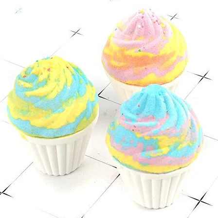 

Wholesale Organic Gift Set Sweet Cupcake Shape Adult Bomb Bath, White and red
