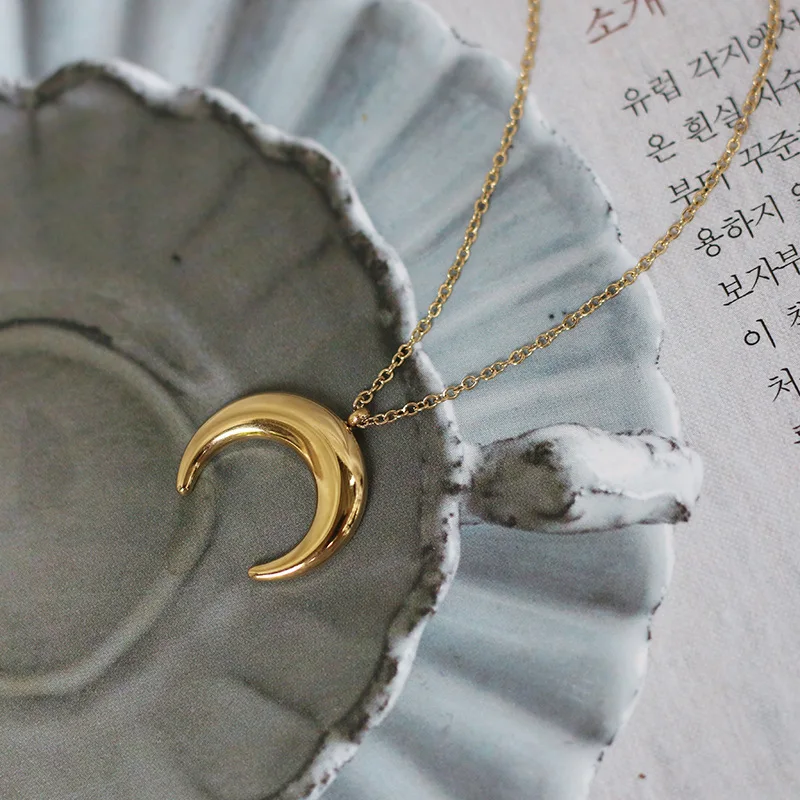 

French Romantic Style 18k Gold Plated Moon Titanium Steel Necklace High Polished Moon Stainless Steel Necklace