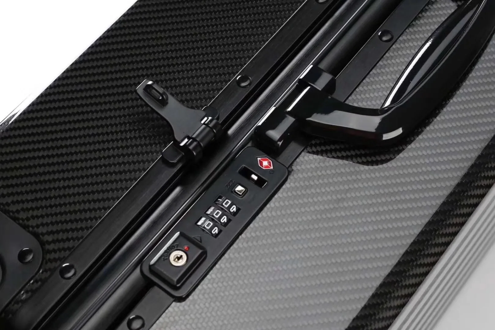 Hot  High quality    portable luxury travelling Carbon fiber luggage travel Suitcase trolley