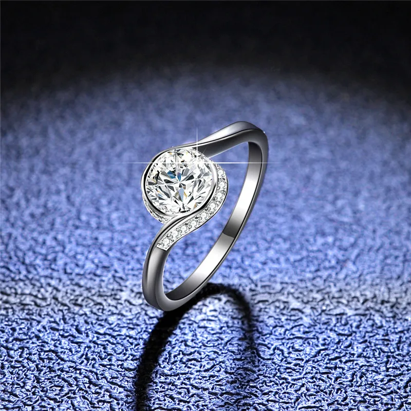 

Silver 925 Original Brilliant Cut Diamond Test 1 Carat D Color Moissanite Round Turbine Shape Ring Gemstone Engagement Rings