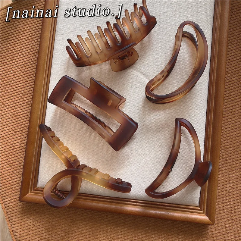 

New Fashion Autumn and Winter women large amber brown plastic hairpin vintage Matte Frosting hair clip claw