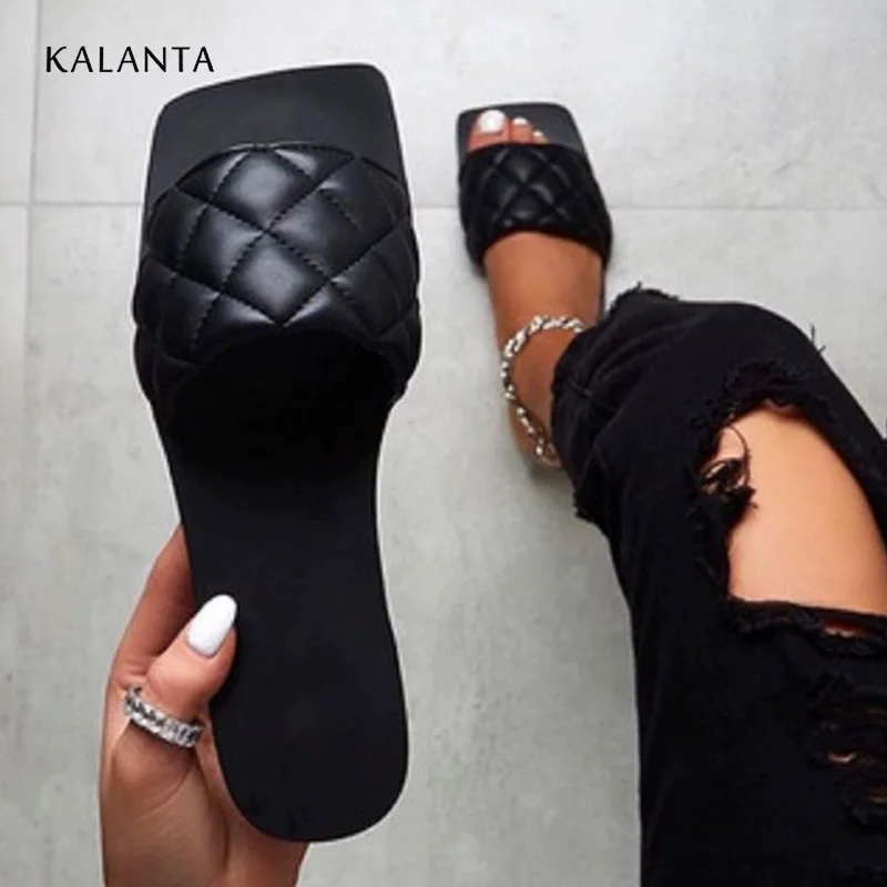 

Summer new design women's slippers square head outdoor Beach Flip slip and wear resistant flat bottom lady's sandals