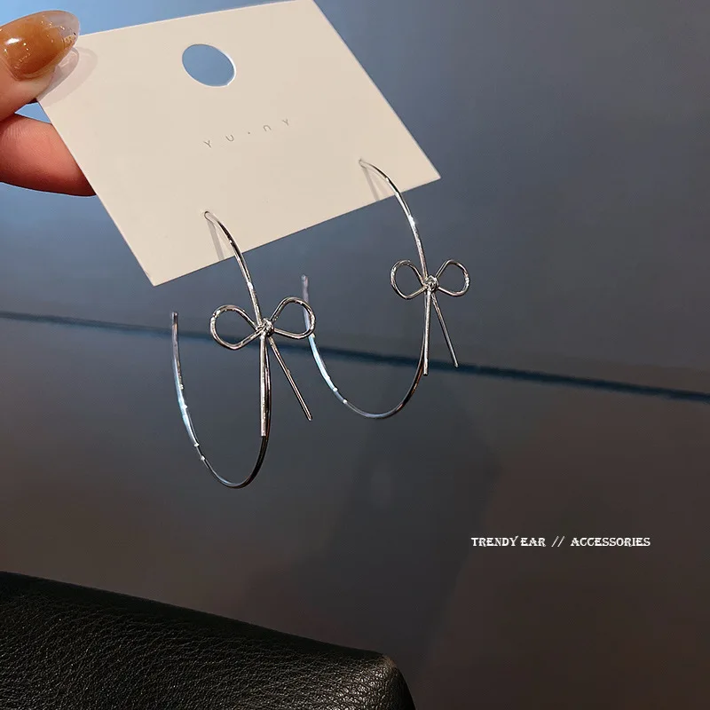 

Simplest Design 18K Silver Plated Bowknot C Shape Earrings Ins Minimalist Style Silver Butterfly Hoop Earrings For Girl