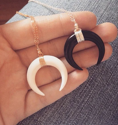 

Simple Design White Ivory Bone Horn Pendant Necklace For Women Black Crescent Moon Chokers Necklaces Fashion Jewelry