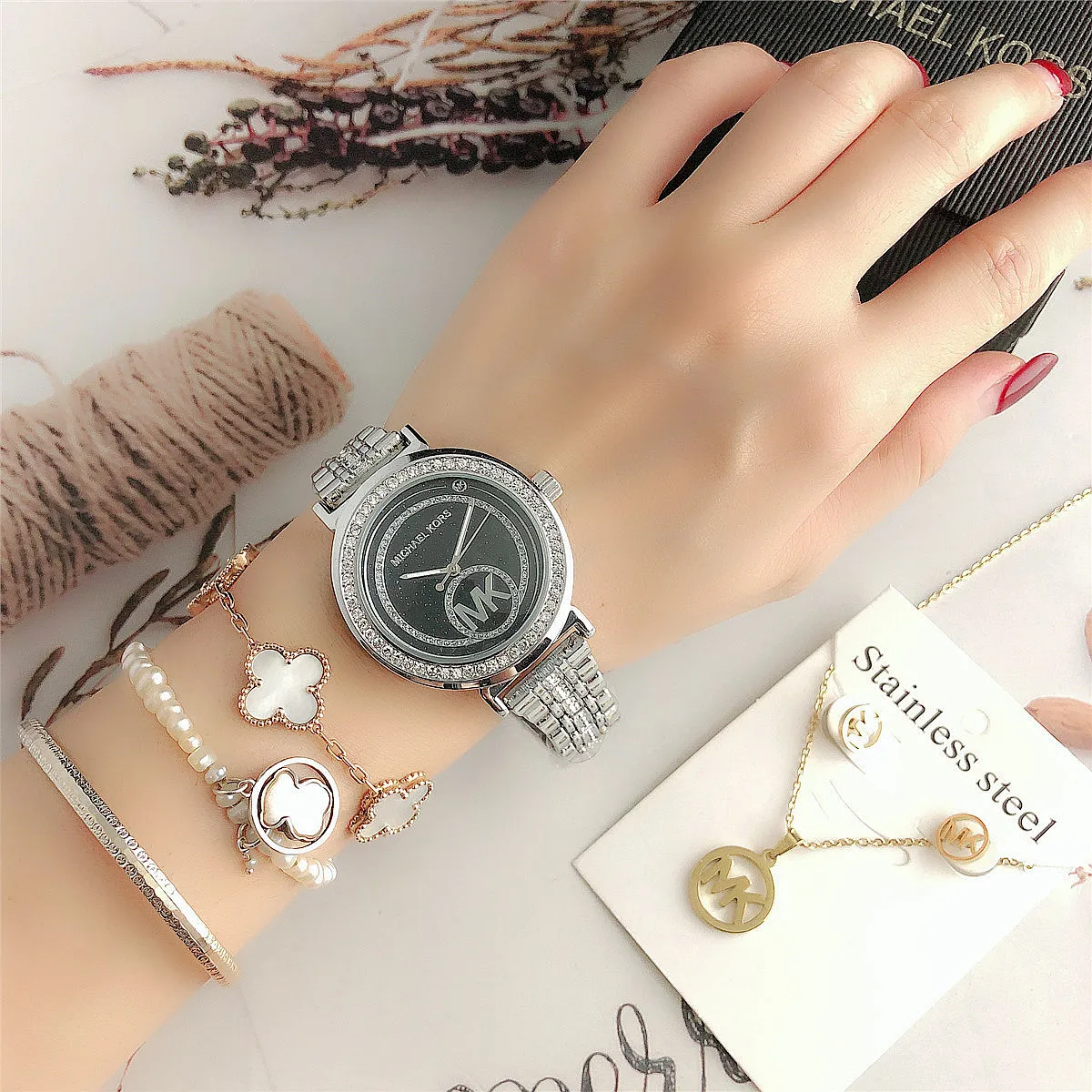 

MARCH PRO Wholesale Fashion Watch Set Gift Ladies Digital Quartz Watch MK reloj oem Smart Watch, 5 colors