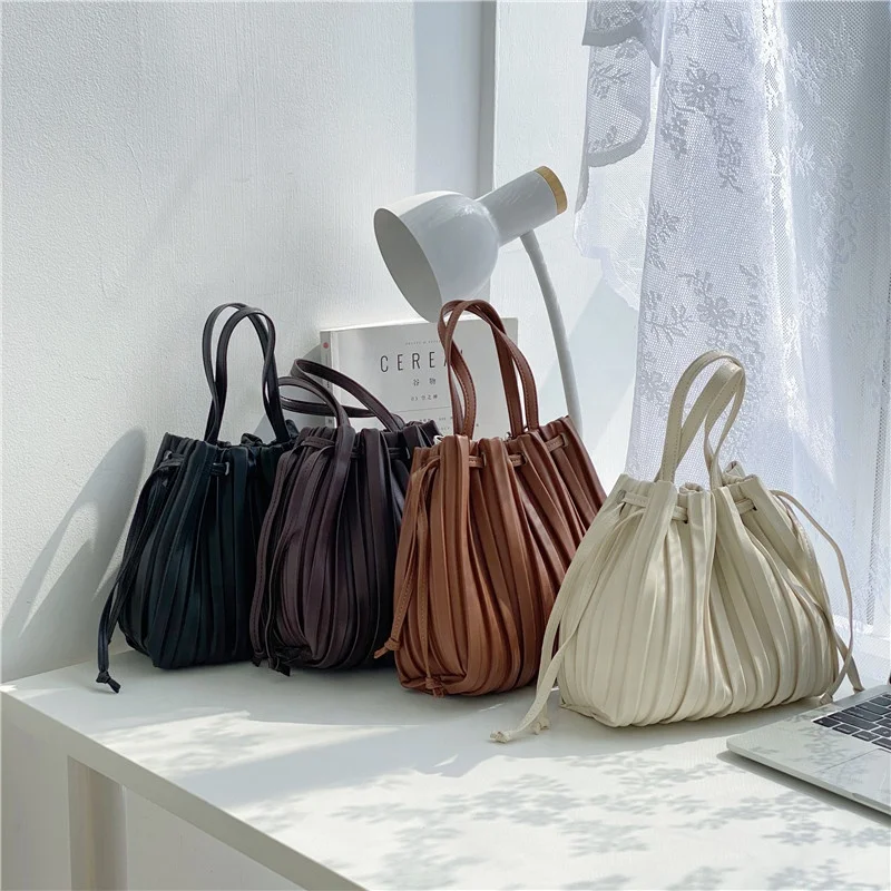 

Wholesale Design Shoulder Bag Plain Creative Trend Fashion Lady'S Messenger Bag Striped Pleated Women'S Messenger Handbag