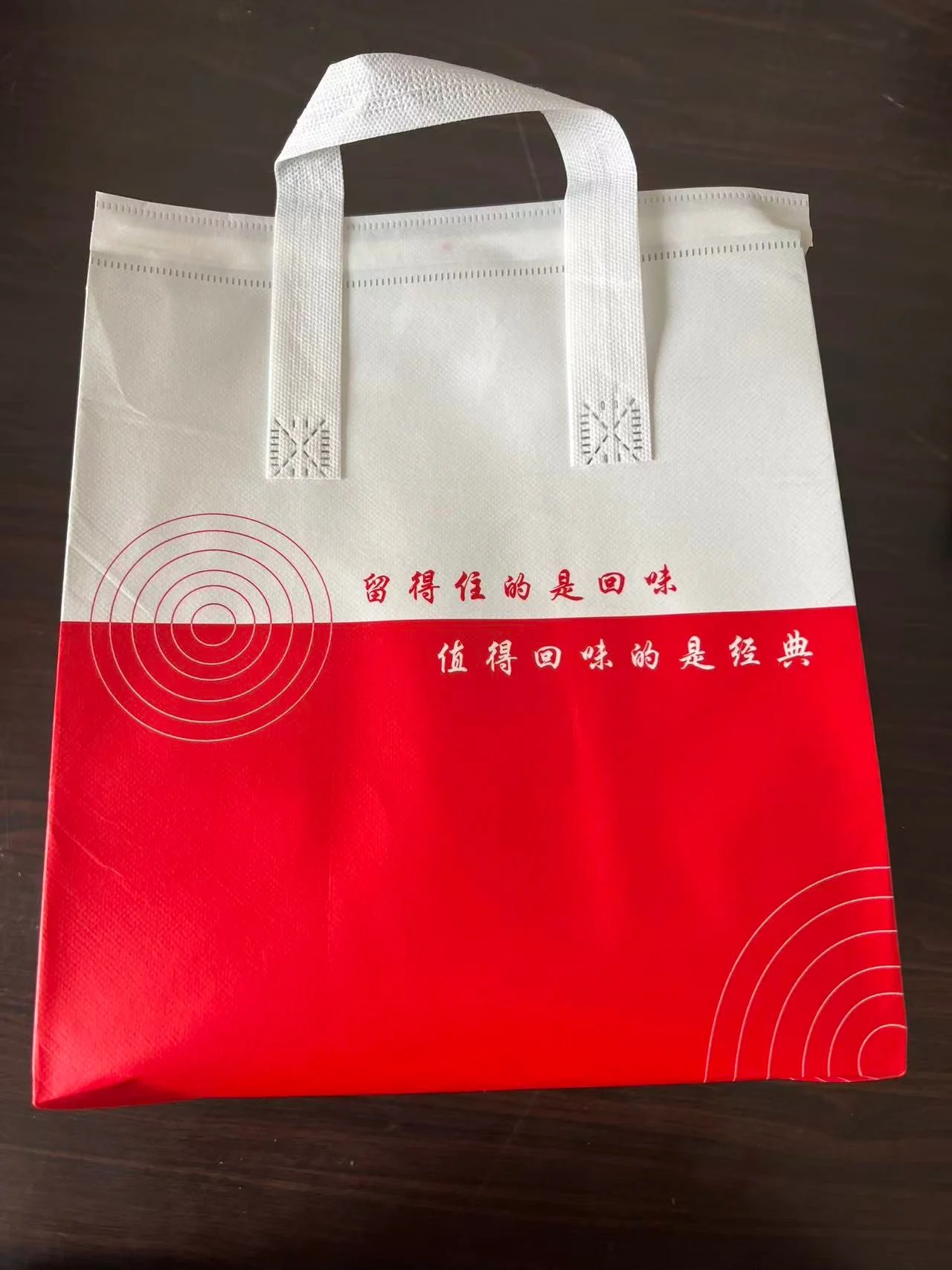 无纺布外卖袋 · 白红经典款