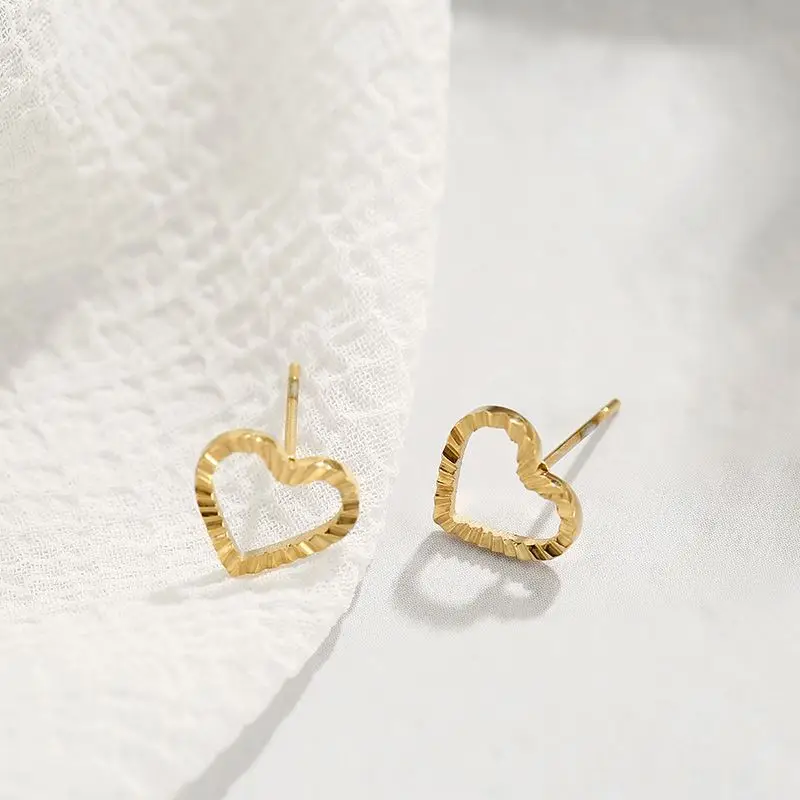 

Korean Fashion Ladies Cute Heart-Shaped Stripe Texture Stainless Steel Stud Earrings