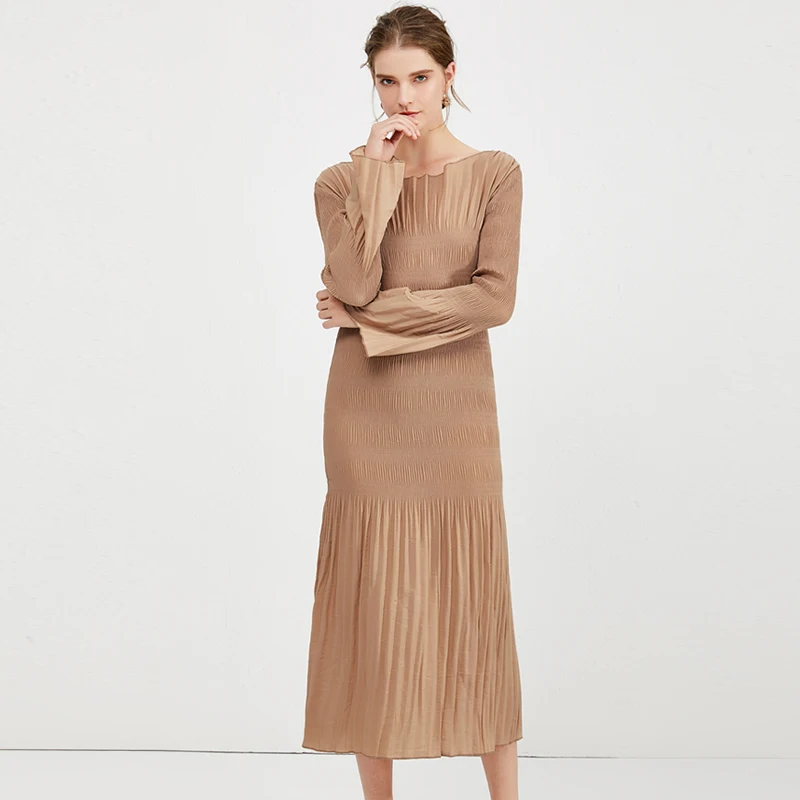 

European and American women's new flared sleeve wide neck dress in spring 2020