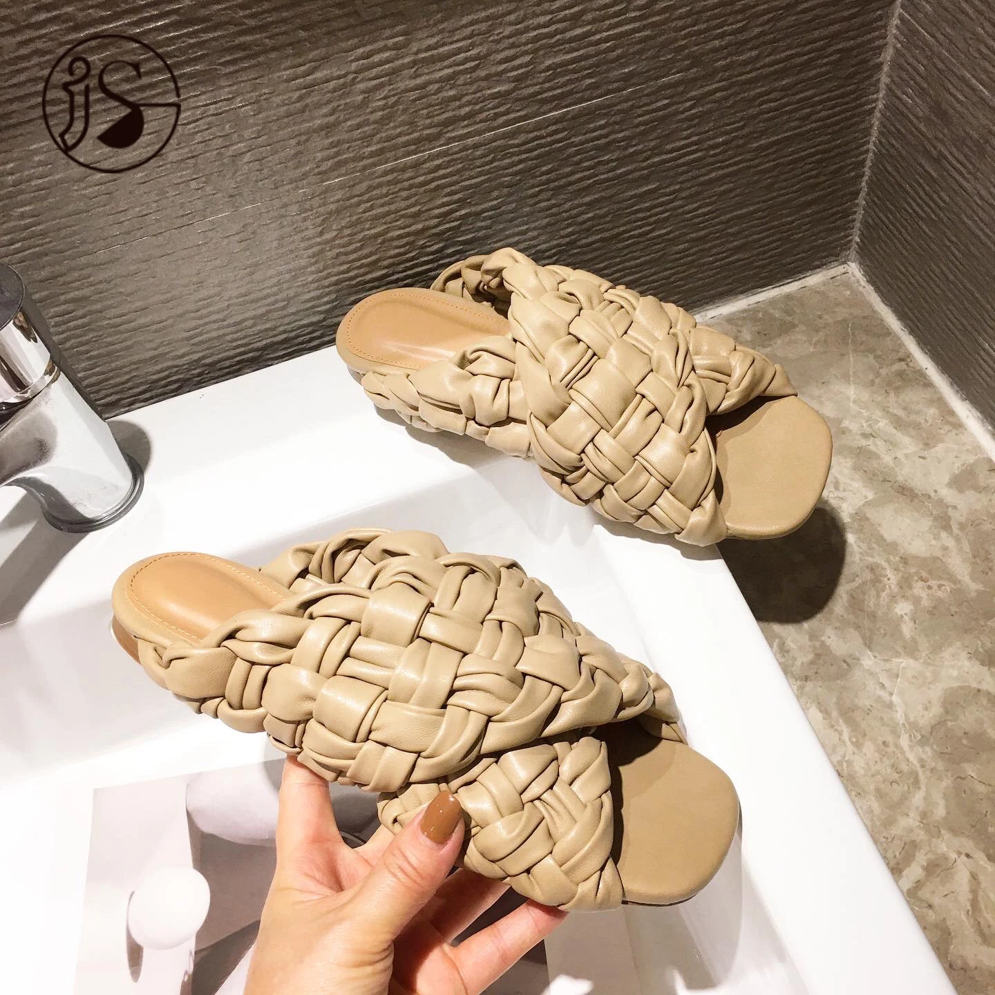 

2021 hot popular weave women's slippers summer outdoor colorful flat ladies slides with high quality